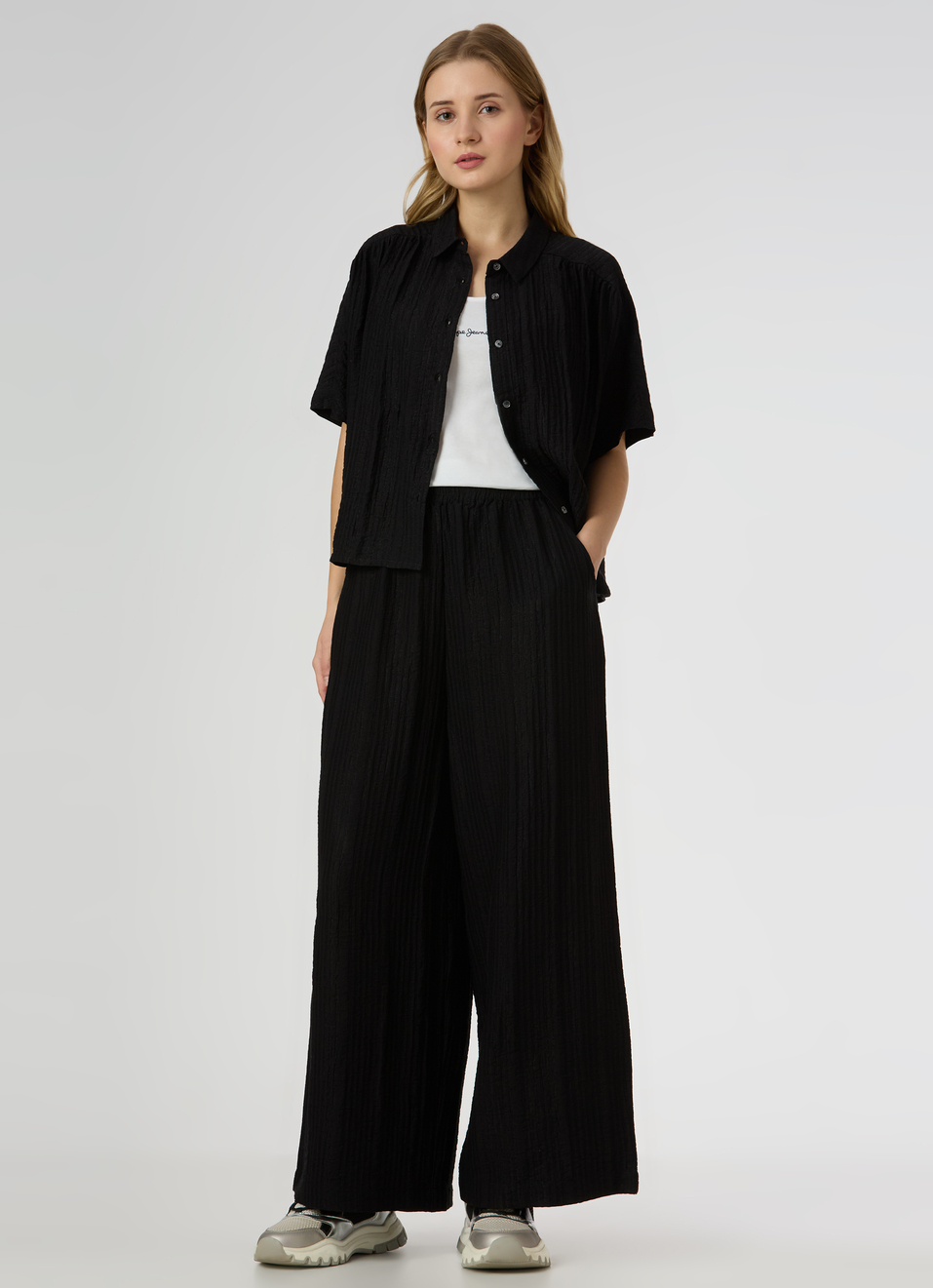 Women Black Mid Rise Wide Leg Textured Pant, , large image number 0