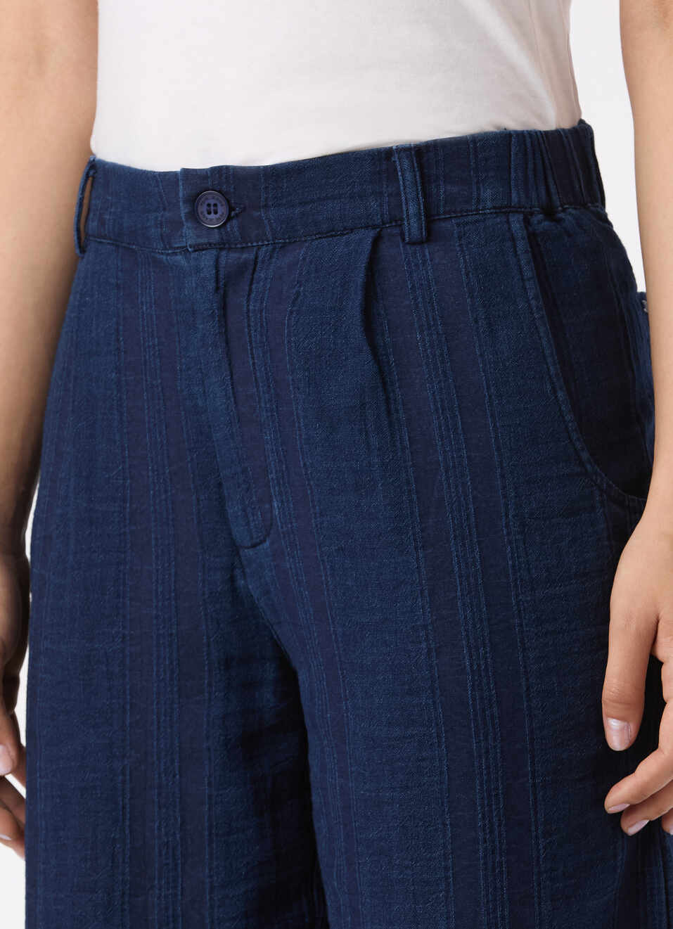 Women Blue High Rise Relaxed Fit Tapered Leg Textured Pant, , large image number 4