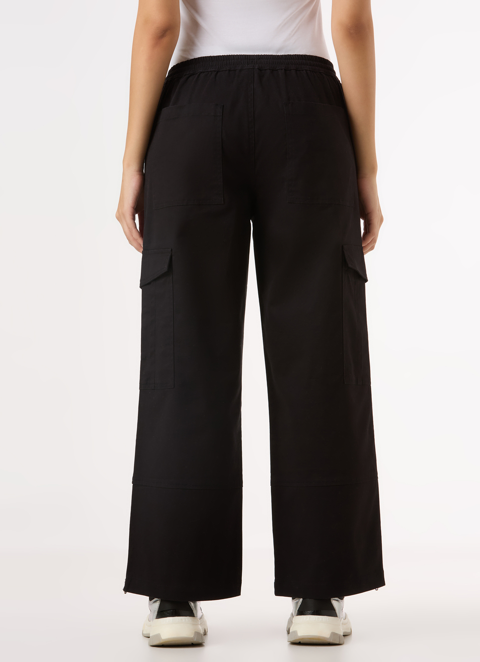 Women Black Cargo Pants Straight Fit With Zip Hem, , large image number 2
