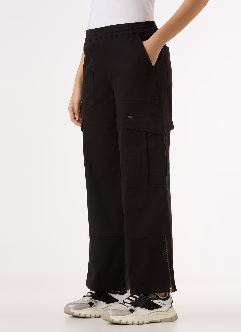 Women Black Cargo Pants Straight Fit With Zip Hem, , large image number 3