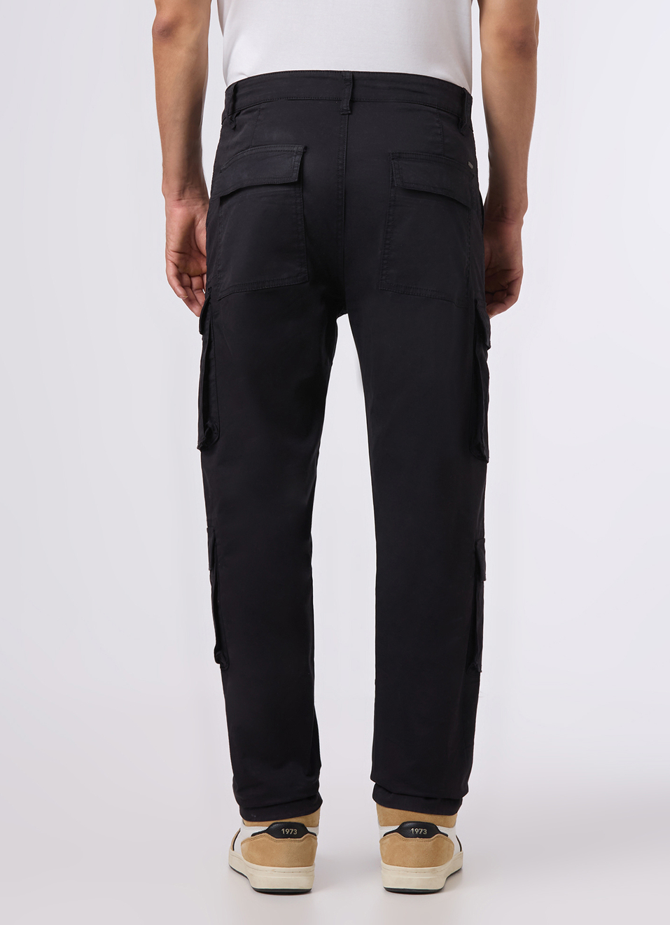 Men Black Multi-pocket Utility Design Cargo Pants, , large image number 2