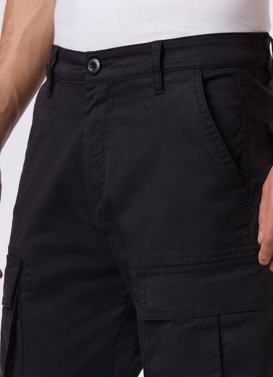 Men Black Multi-pocket Utility Design Cargo Pants, , large image number 4