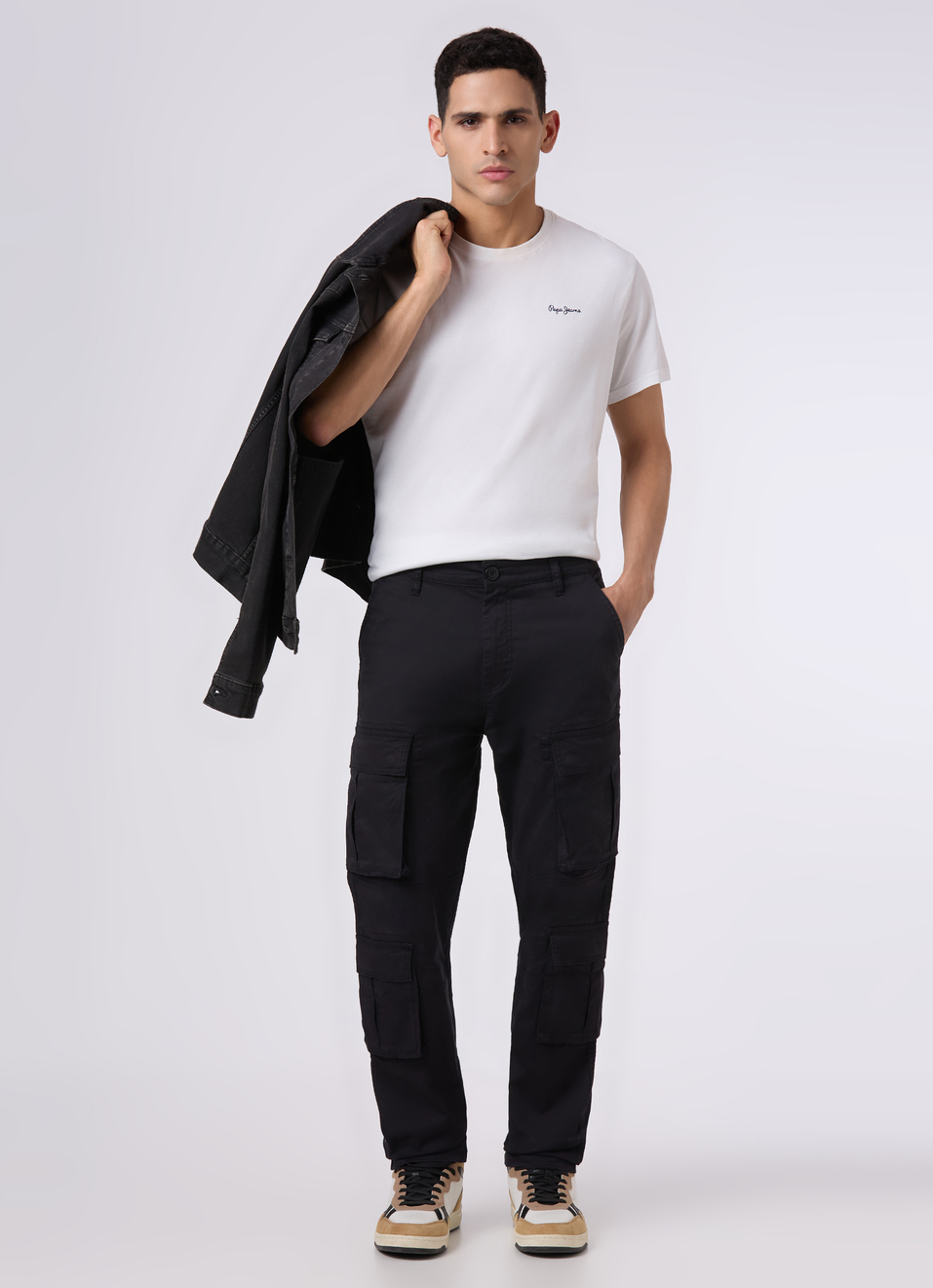 Men Black Multi-pocket Utility Design Cargo Pants, , large image number 0