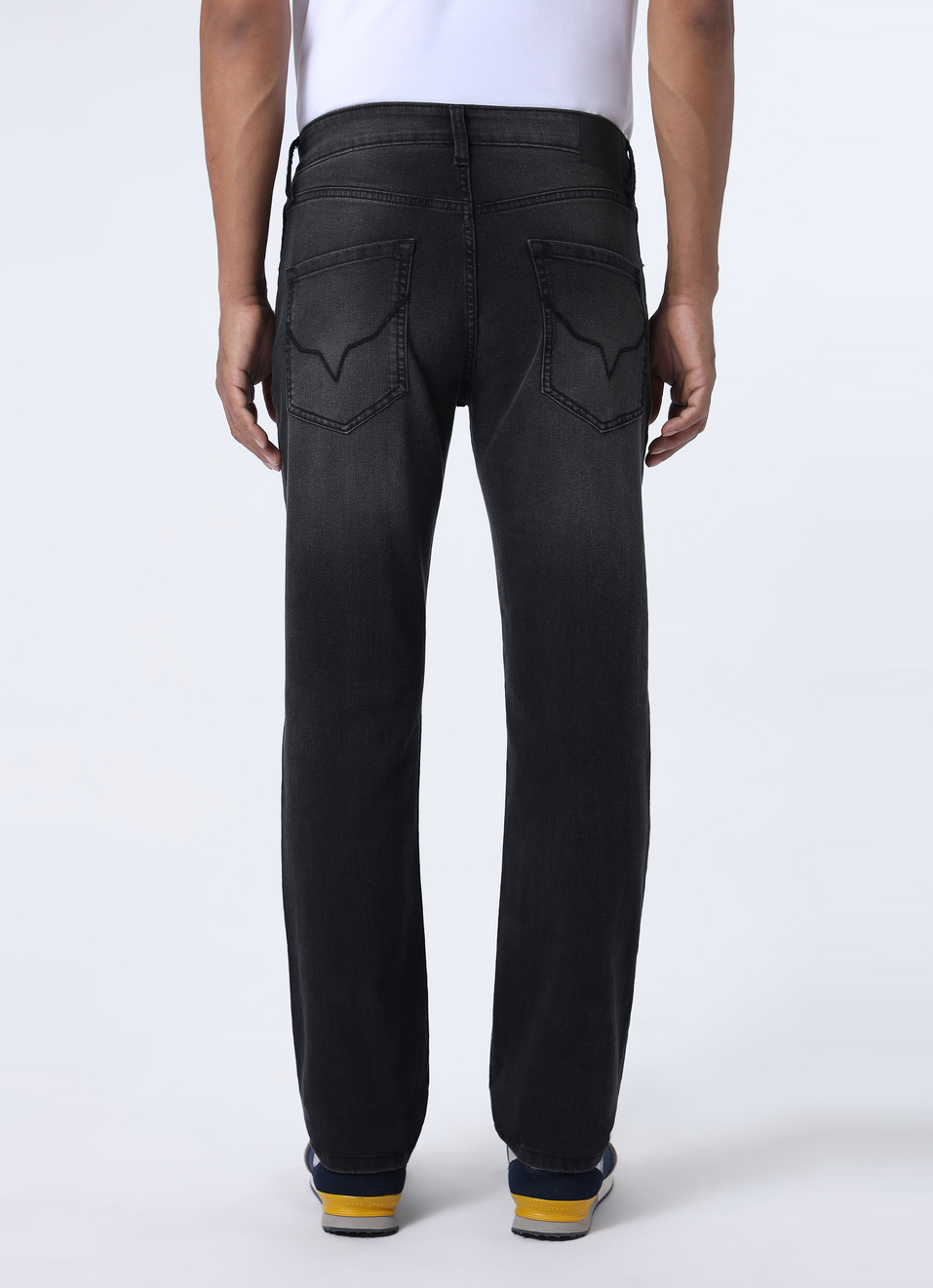 Men Black Mid Rise Straight Fit Jeans, , large image number 2