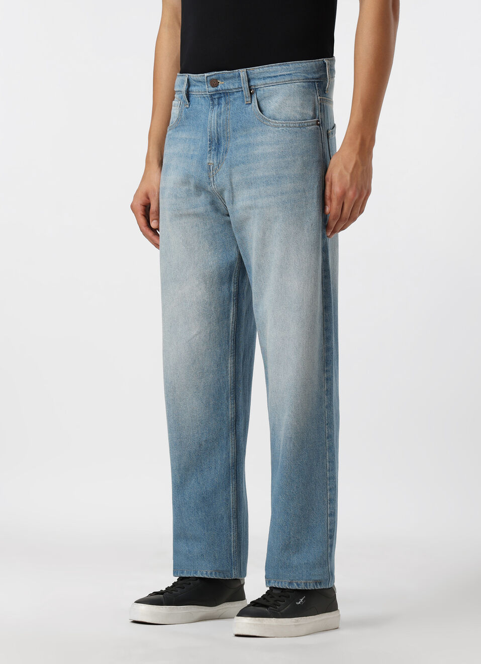 Men Light Blue Baggy Fit Mid Rise Tapered Jeans, , large image number 3