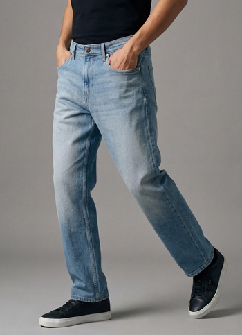 Men Light Blue Baggy Fit Mid Rise Tapered Jeans