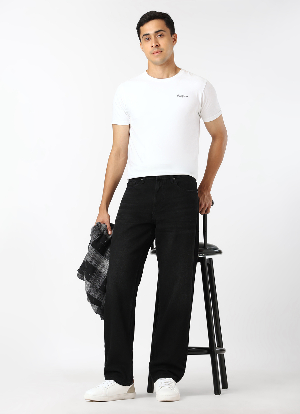 Men Black Baggy Fit Mid Rise Tapered Jeans, , large image number 0