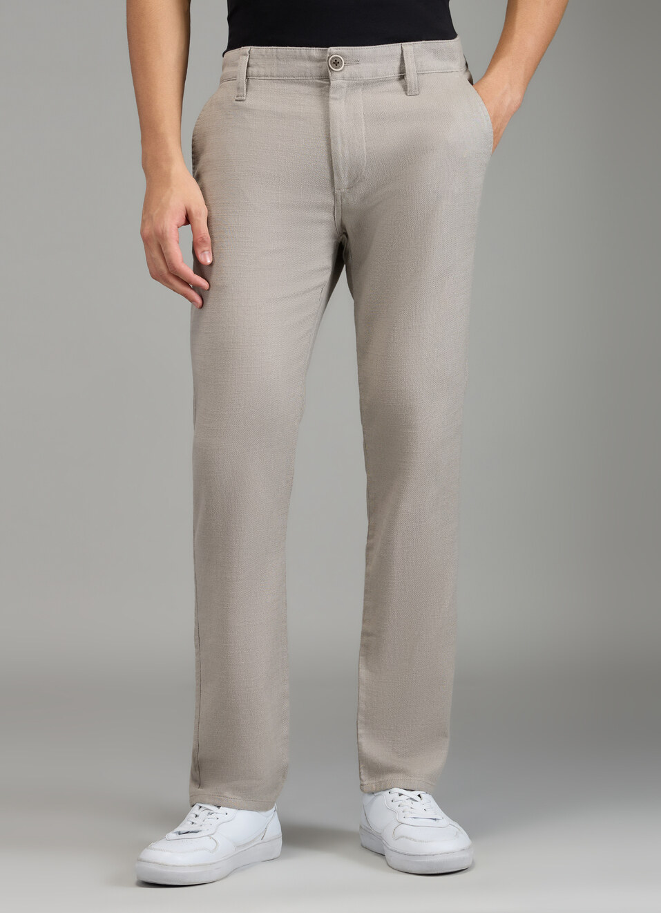 Men Grey Mid Rise Chinos Pants image number 1