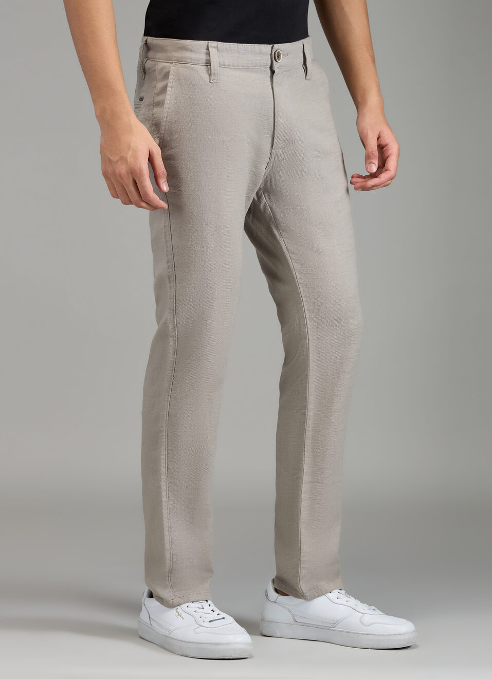 Men Grey Mid Rise Chinos Pants image number 3