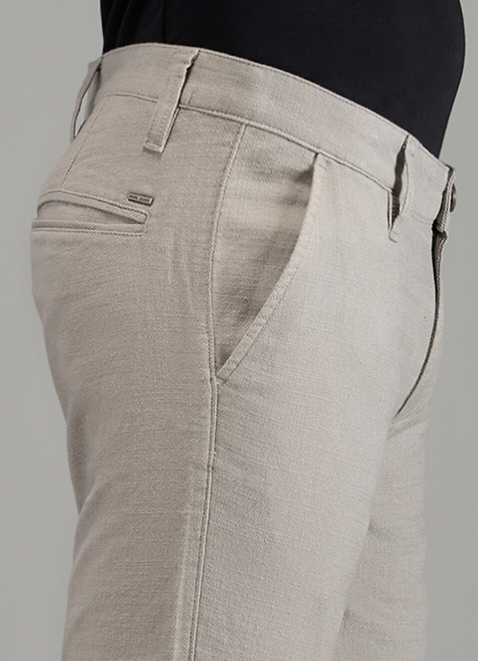 Men Grey Mid Rise Chinos Pants image number 4