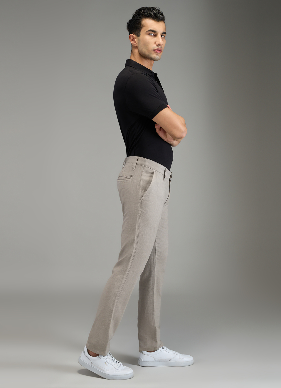 Men Grey Mid Rise Chinos Pants image number 6