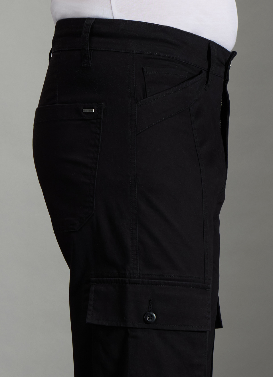 Men Black Solid Straight Fit Mid Rise Cargo Pants, , large image number 4