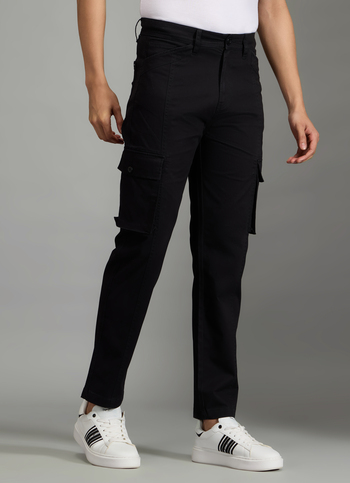 Men Black Solid Straight Fit Mid Rise Cargo Pants