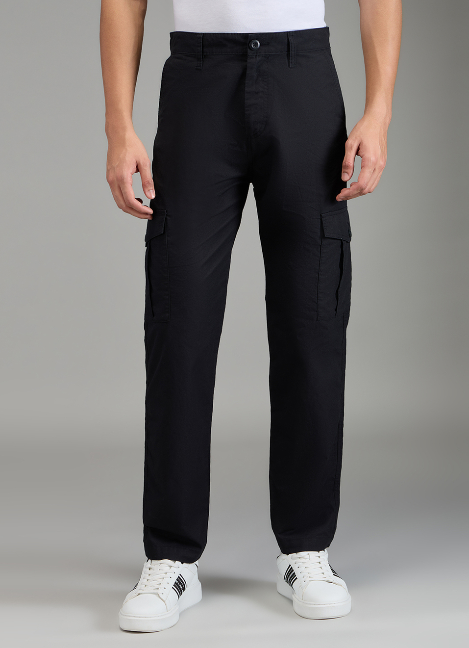 Men Black Mid Rise Straight Fit Cargo Pants, , large image number 2