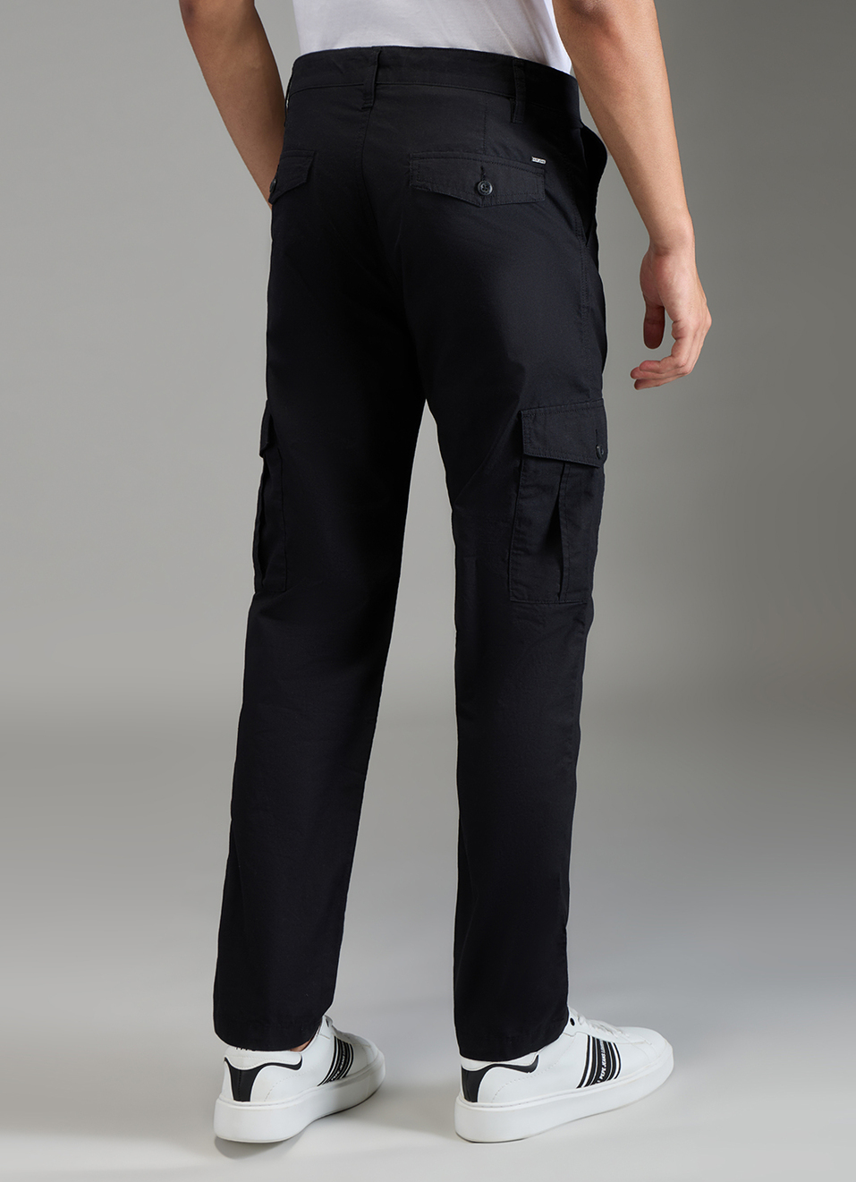Men Black Mid Rise Straight Fit Cargo Pants, , large image number 3