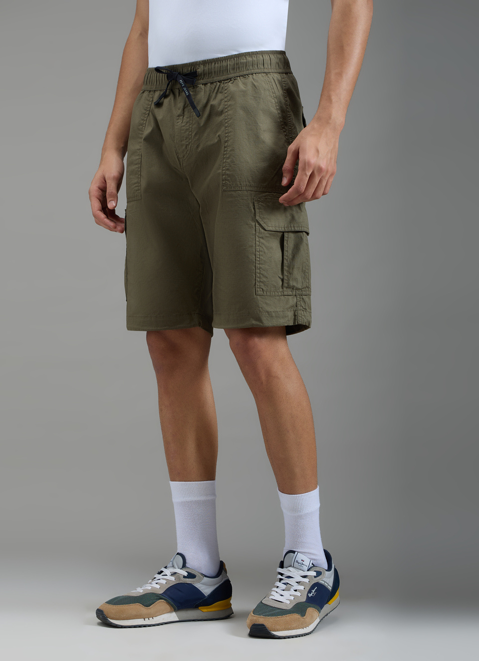 Men Olive Green Relaxed Fit Cargo Shorts, , large image number 3