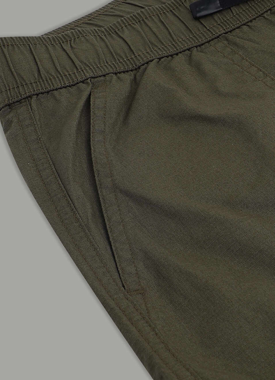 Men Olive Green Relaxed Fit Cargo Shorts, , large image number 7