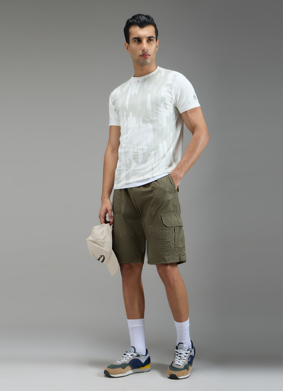 Men Olive Green Relaxed Fit Cargo Shorts, , large image number 0
