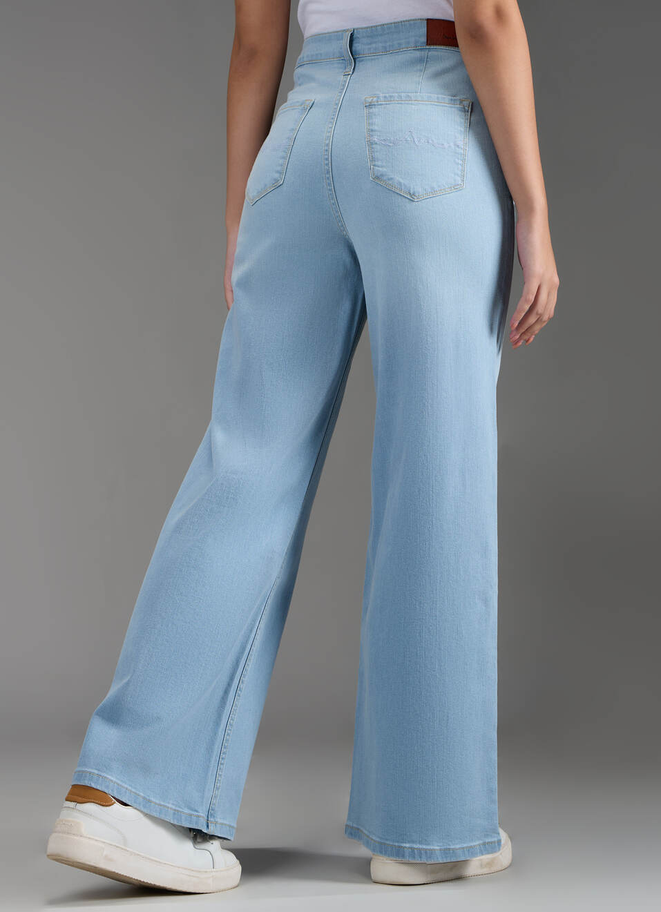Women Blue Light Tinted Used Flared Fit High Rise Stretchable Jeans, , large image number 3