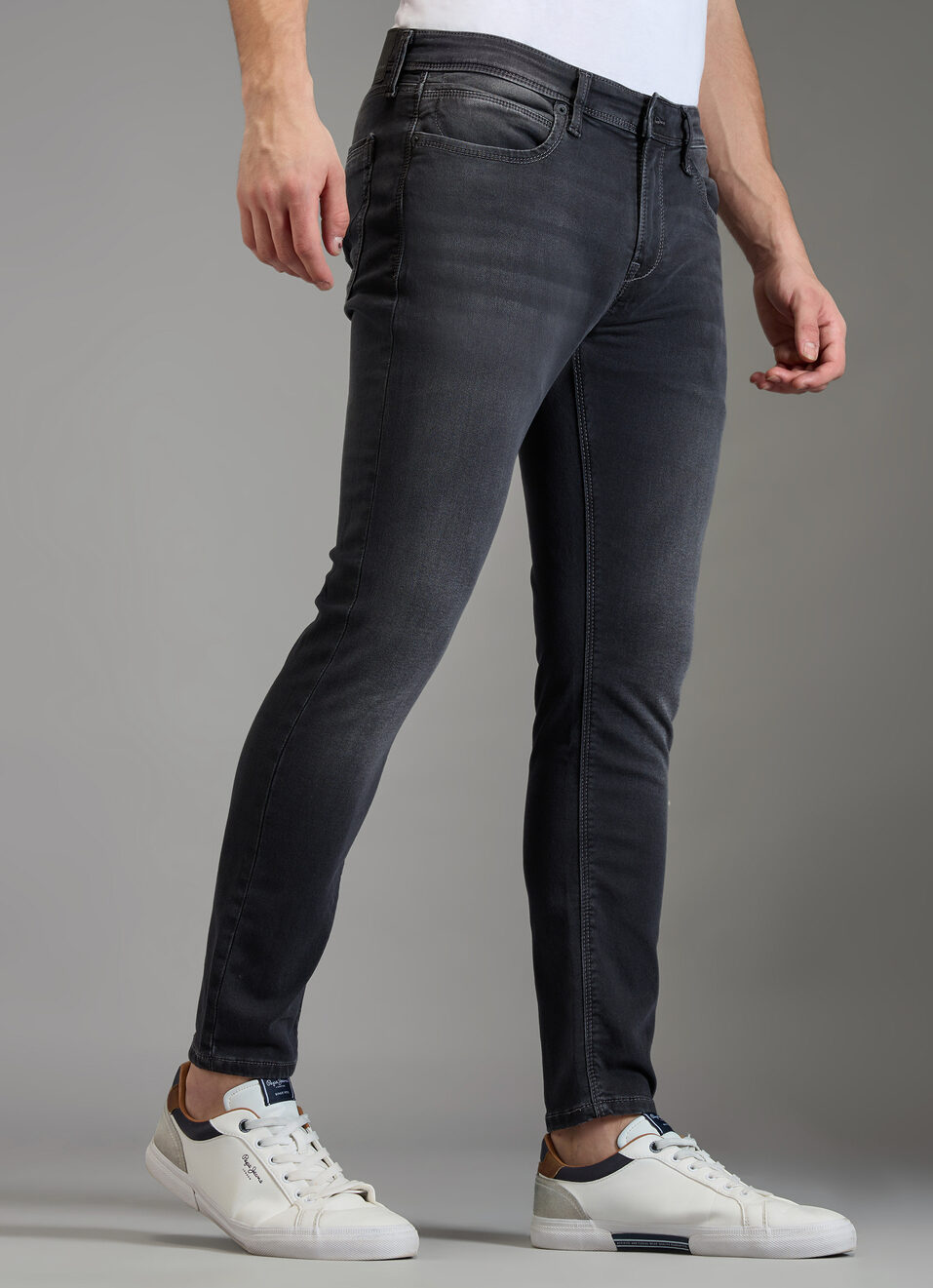 Men Black Skinny Fit Mid Rise Stretchable Jeans, , large image number 0