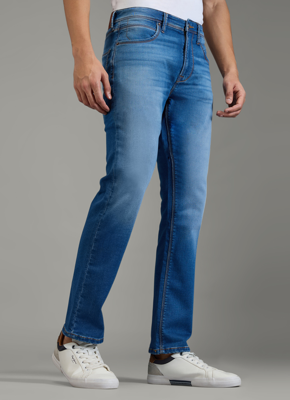 Men Blue Medium Used Straight Fit Mid Rise Stretchable Jeans, , large image number 0
