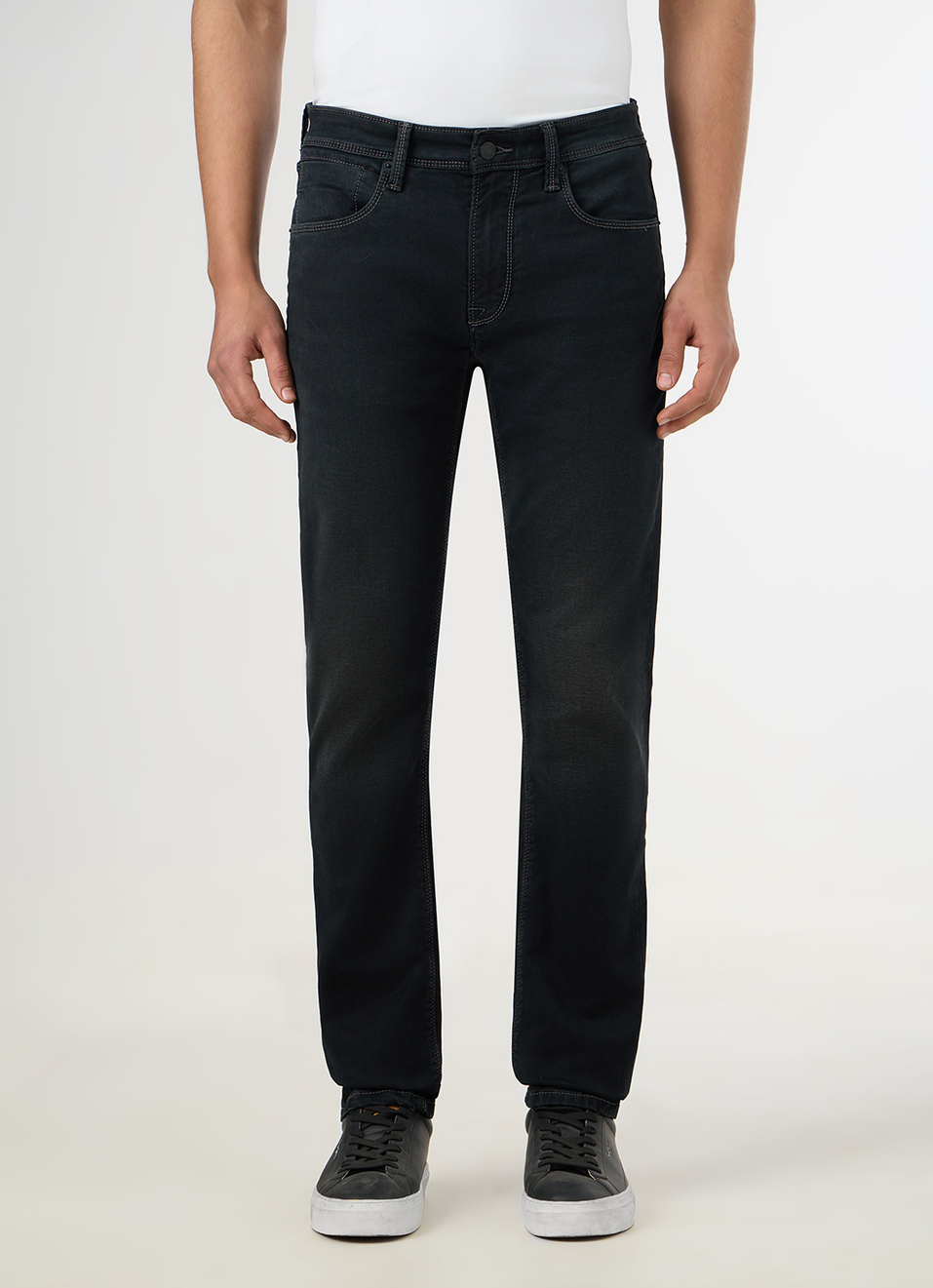 Men Black Slim Fit Mid Rise Stretchable Jeans, , large image number 2