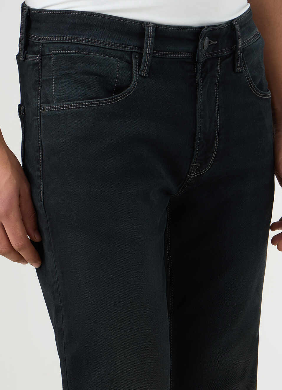Men Black Slim Fit Mid Rise Stretchable Jeans, , large image number 4