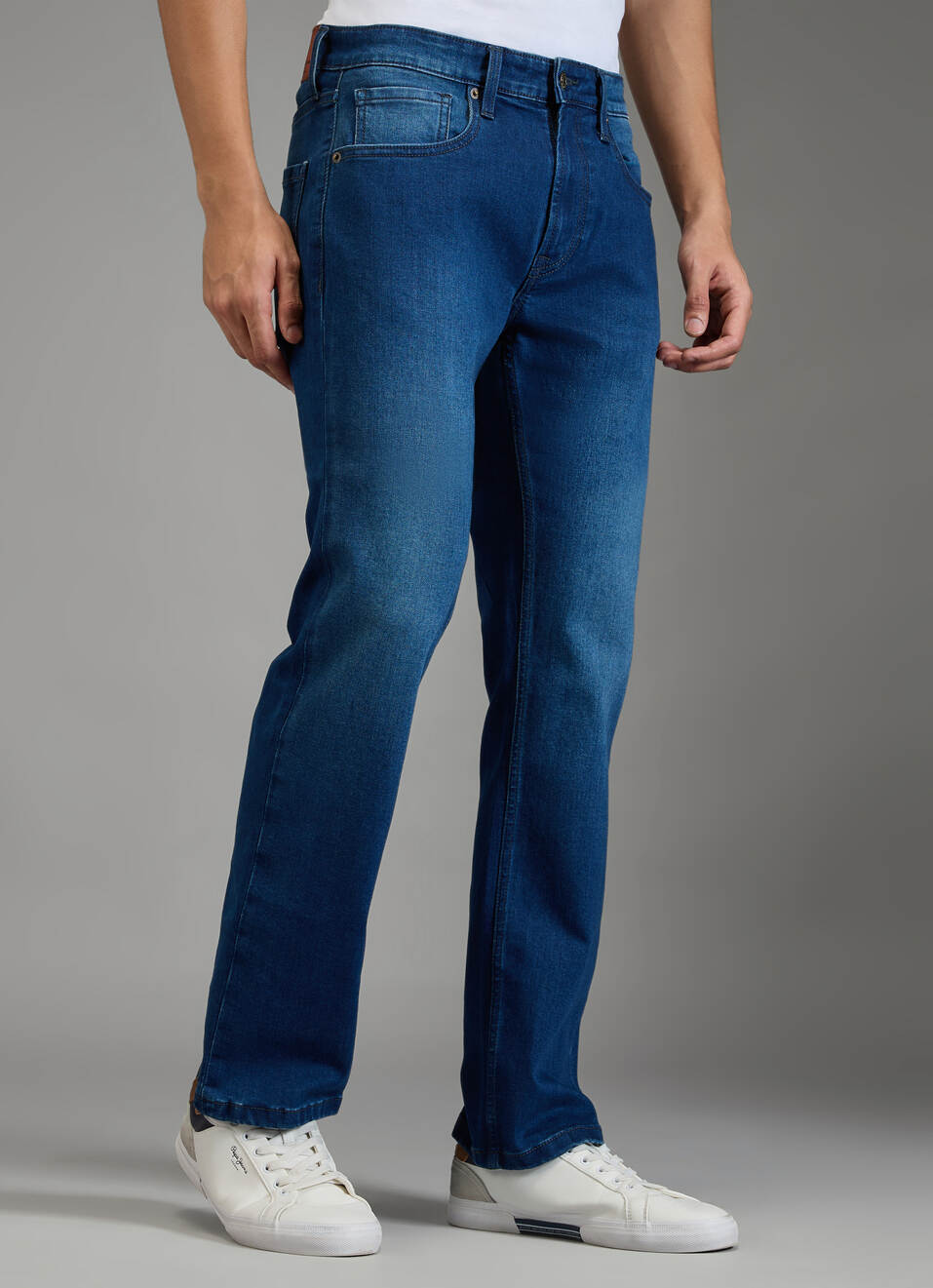 Men Blue Dark Used Straight Fit Mid Rise Stretchable Jeans, , large image number 0