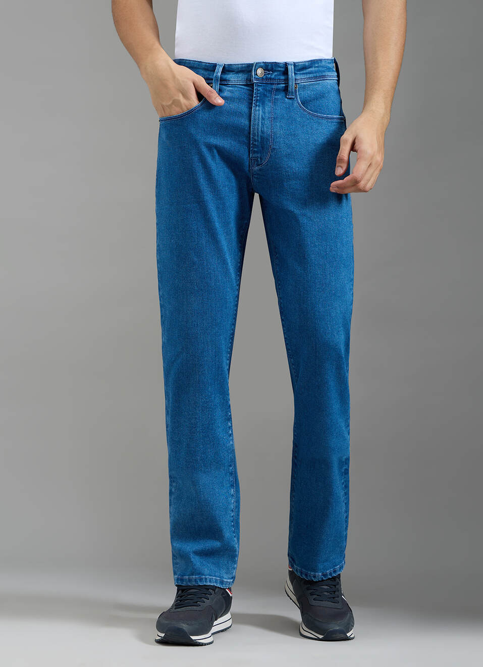 Men Light Used Straight Fit Jeans, , large image number 2