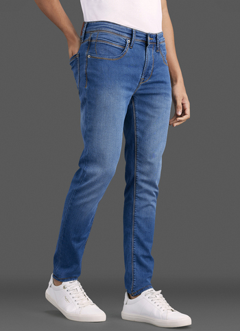 Men Blue Mid Rise Tapered Fit Jeans 