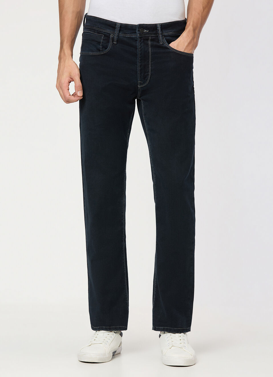 Men Black Mid Rise Straight Fit All Clima Jeans, , large image number 2