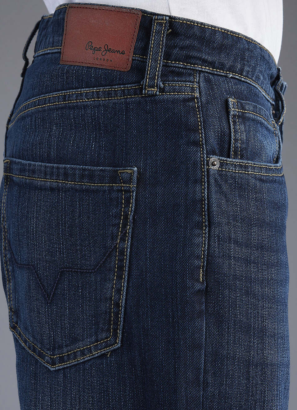 Men Blue Dark Used Relaxed Fit Mid Rise Jeans, , large image number 4