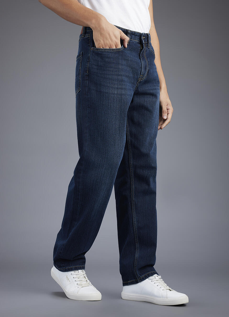 Men Blue Dark Used Relaxed Fit Mid Rise Jeans, , large image number 0