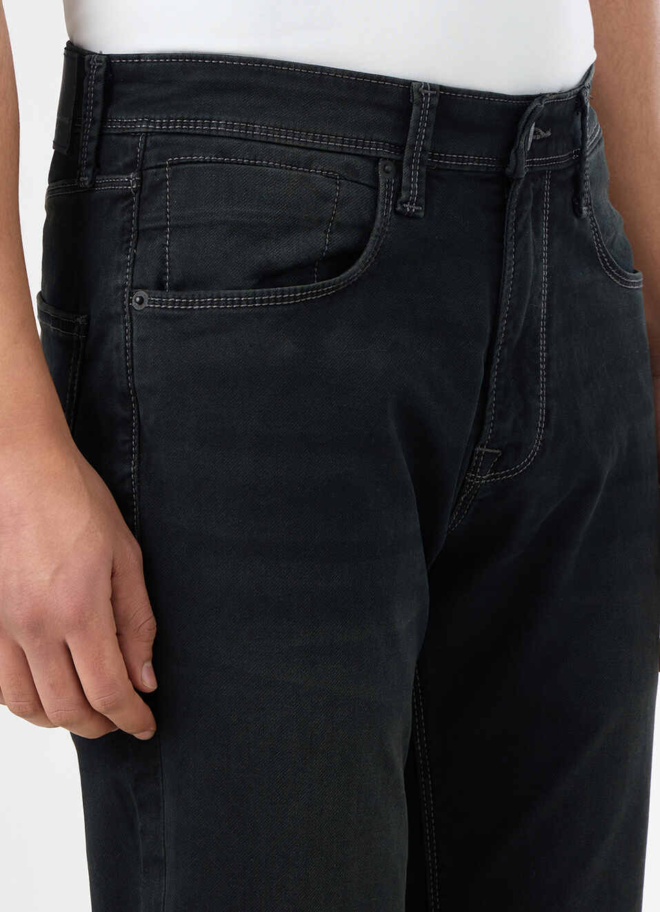 Men Black Straight Fit Mid Rise Stretchable Jeans, , large image number 4