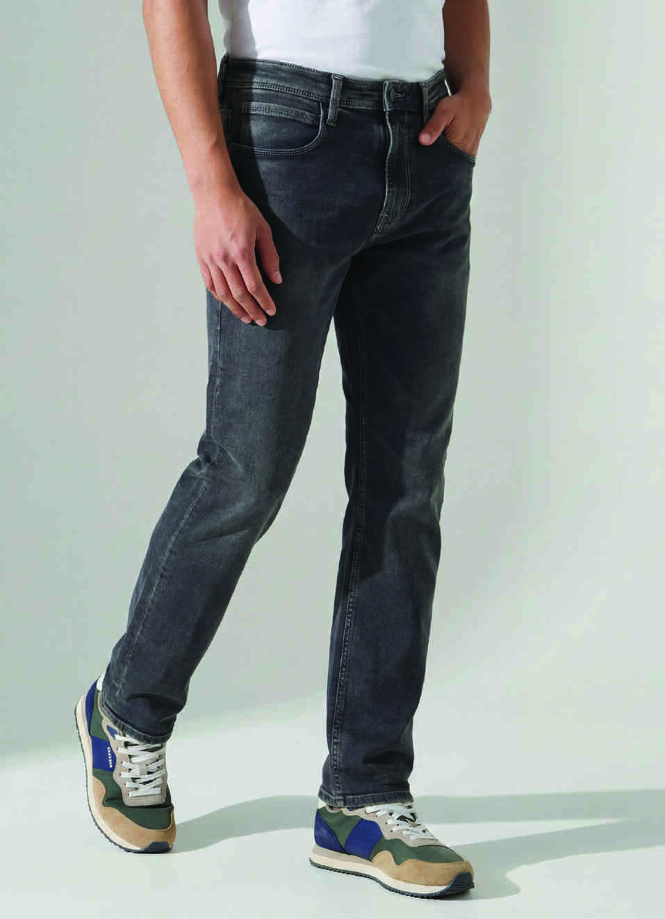 Men Grey Straight Fit Mid Rise Stretchable Jeans, , large image number 0