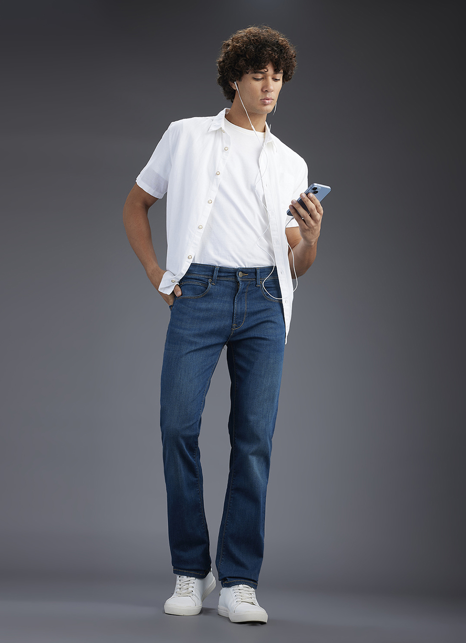 Men Blue Medium Dark Used Straight Fit Mid Rise Stretchable Jeans, , large image number 1