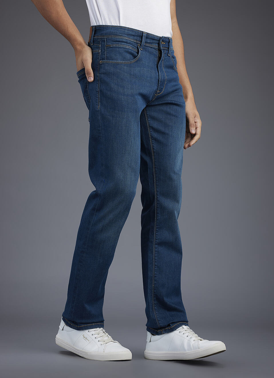 Men Blue Medium Dark Used Straight Fit Mid Rise Stretchable Jeans, , large image number 0