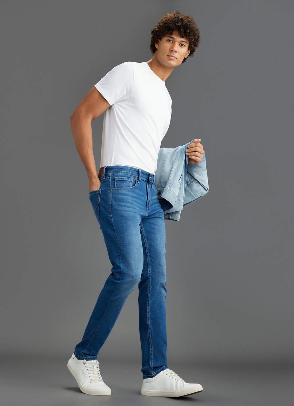 Men Blue Low Rise Tapered Fit Jeans, , large image number 1