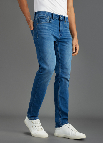 Men Blue Low Rise Tapered Fit Jeans