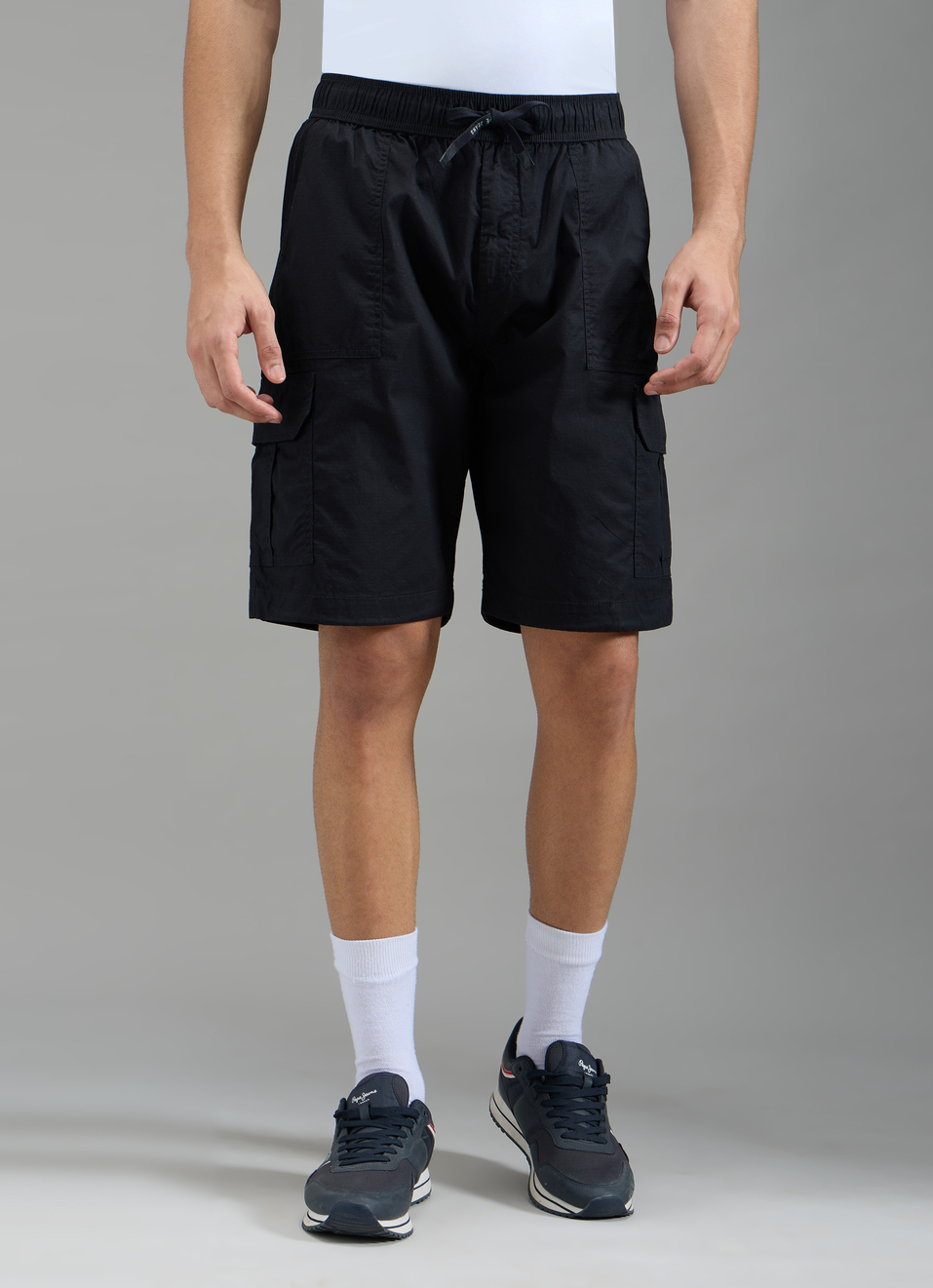 Men Black Relaxed Fit Cargo Shorts, , large image number 1