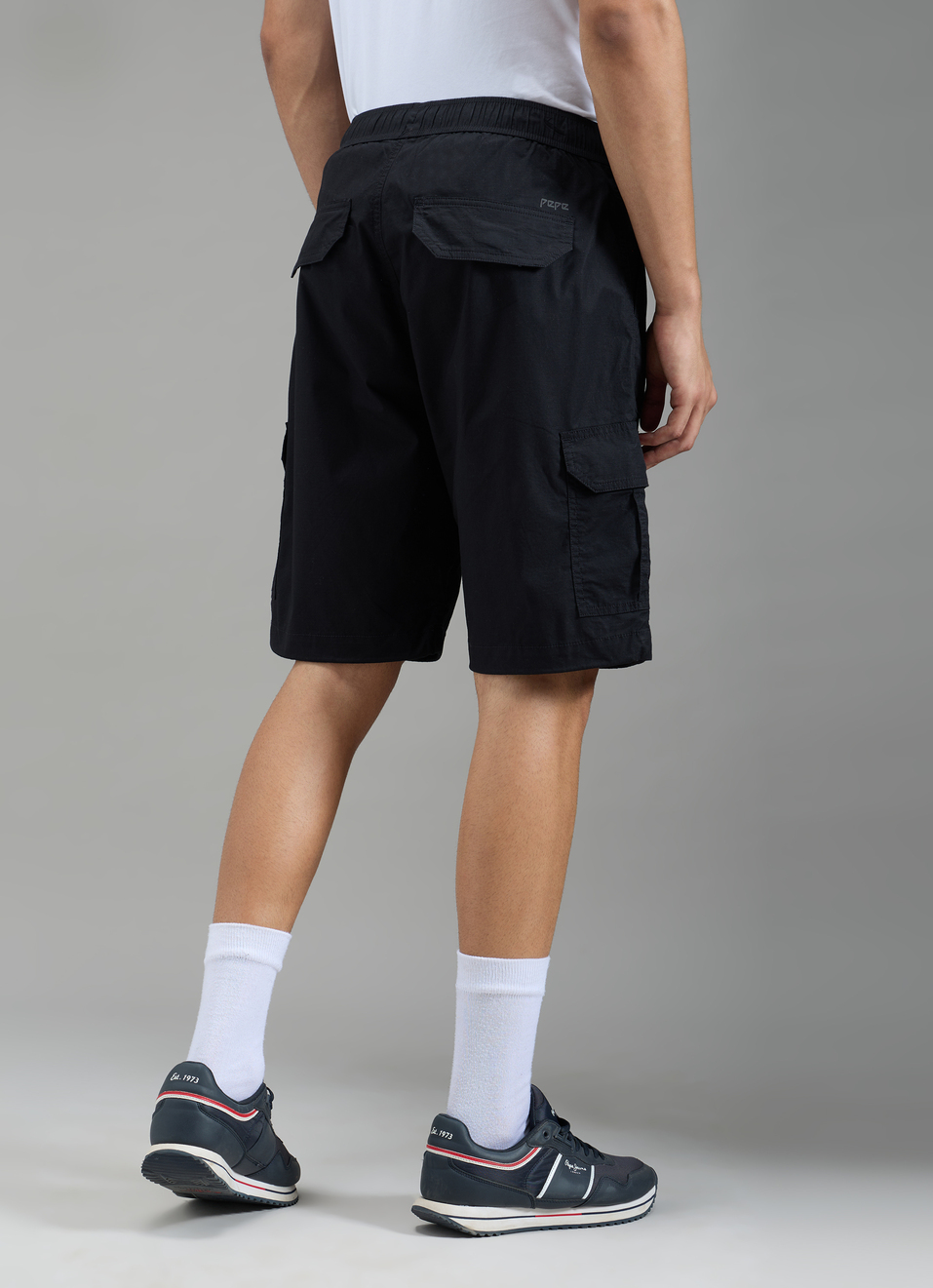 Men Black Relaxed Fit Cargo Shorts, , large image number 2