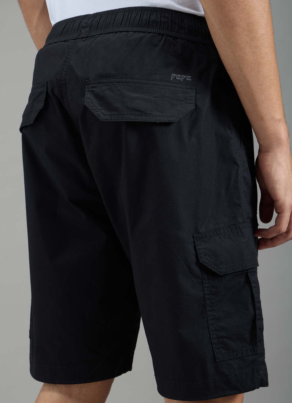 Men Black Relaxed Fit Cargo Shorts, , large image number 4