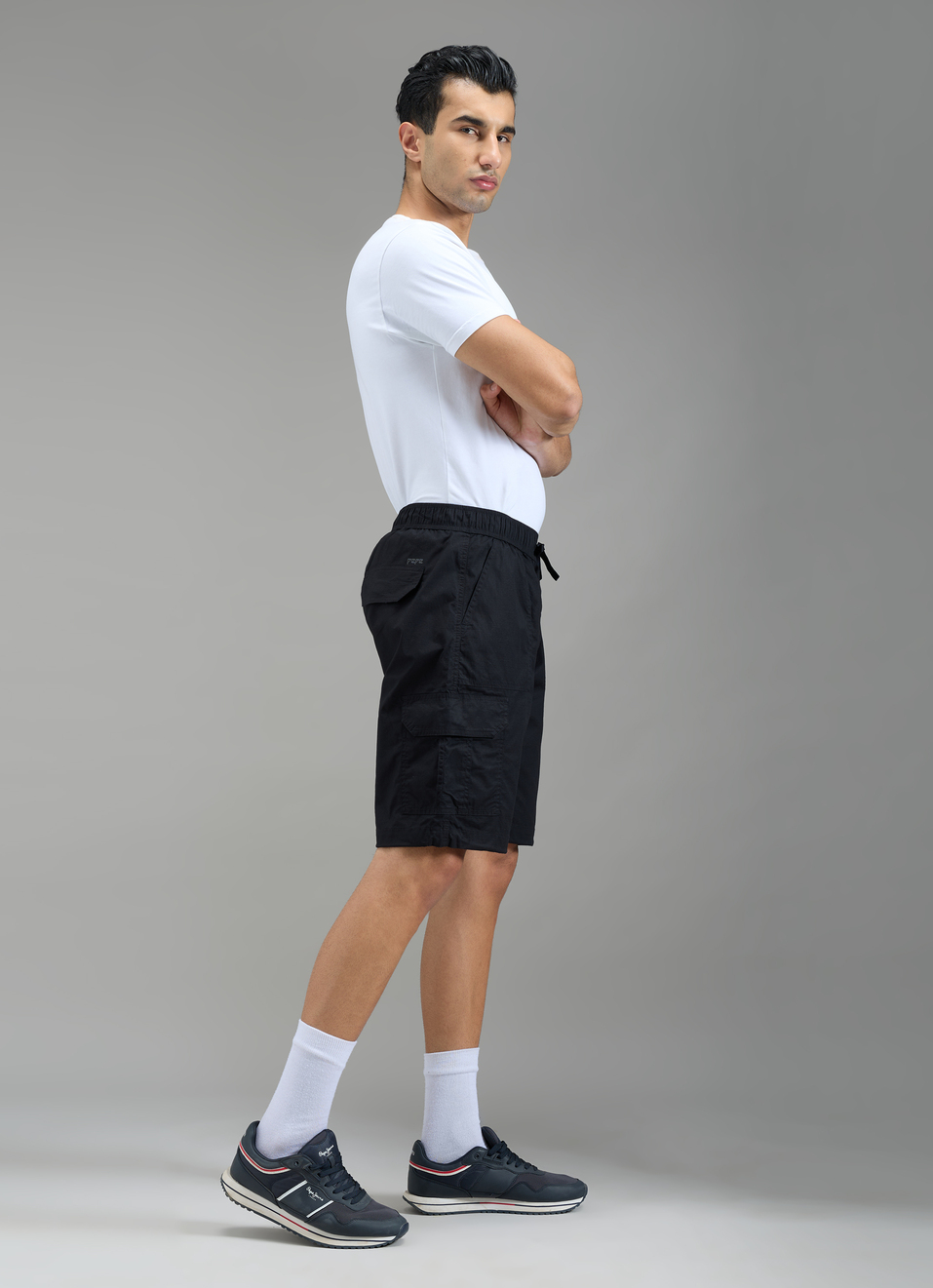 Men Black Relaxed Fit Cargo Shorts, , large image number 5