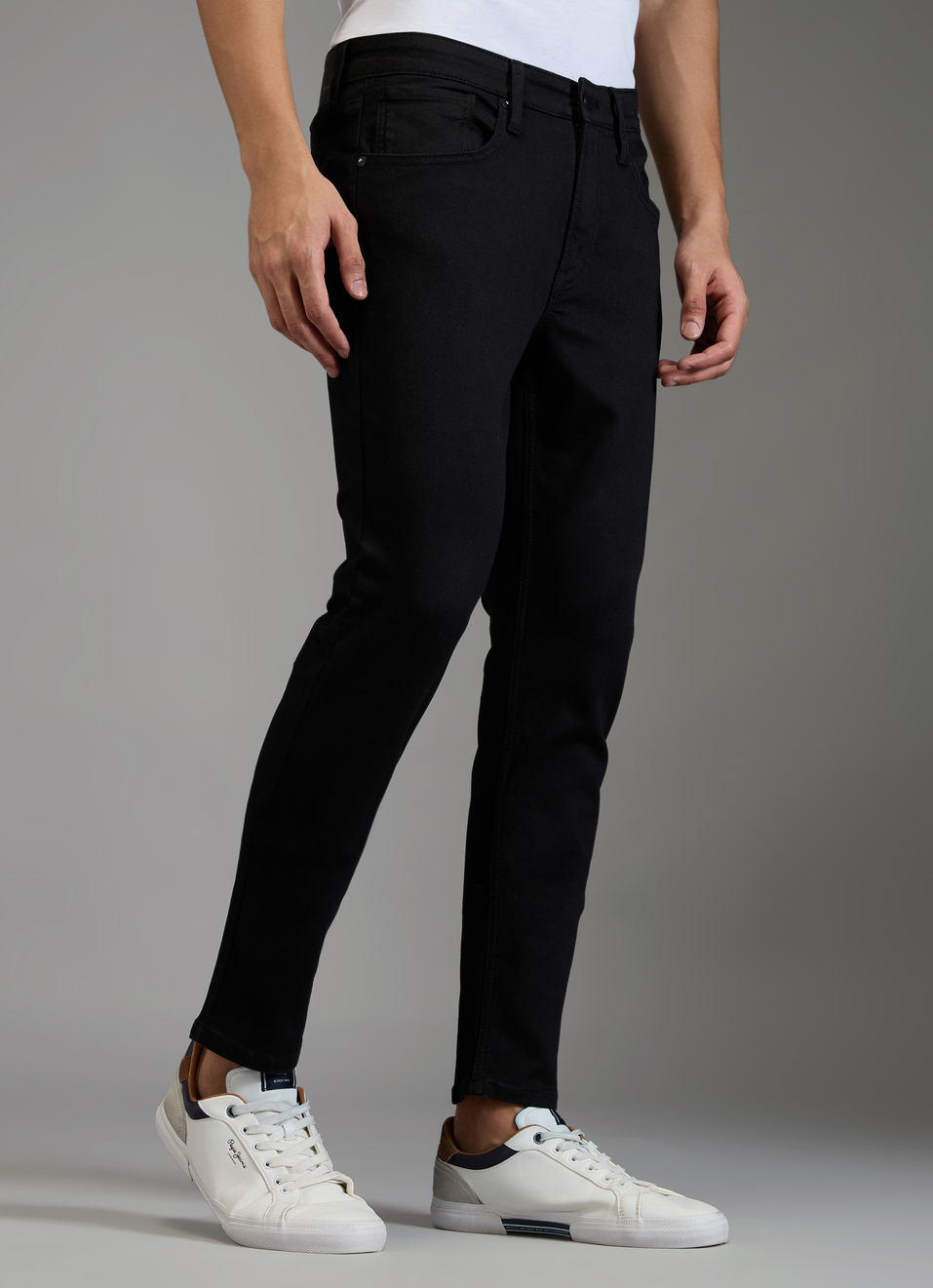 Men Black Tapered Fit Mid Rise Stretchable Jeans, , large image number 0