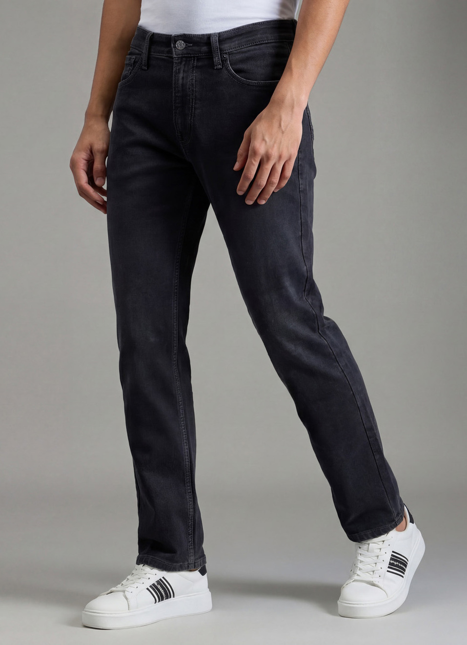 Men Black Mid Rise Straight Fit Stretchable Jeans image number 0