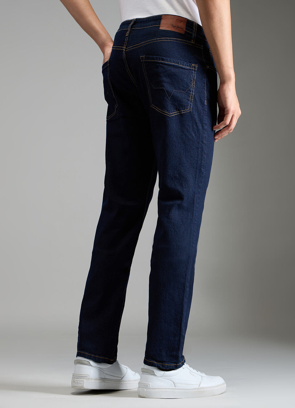 Men Black Mid Rise Straight Fit Stretchable Jeans, , large image number 3