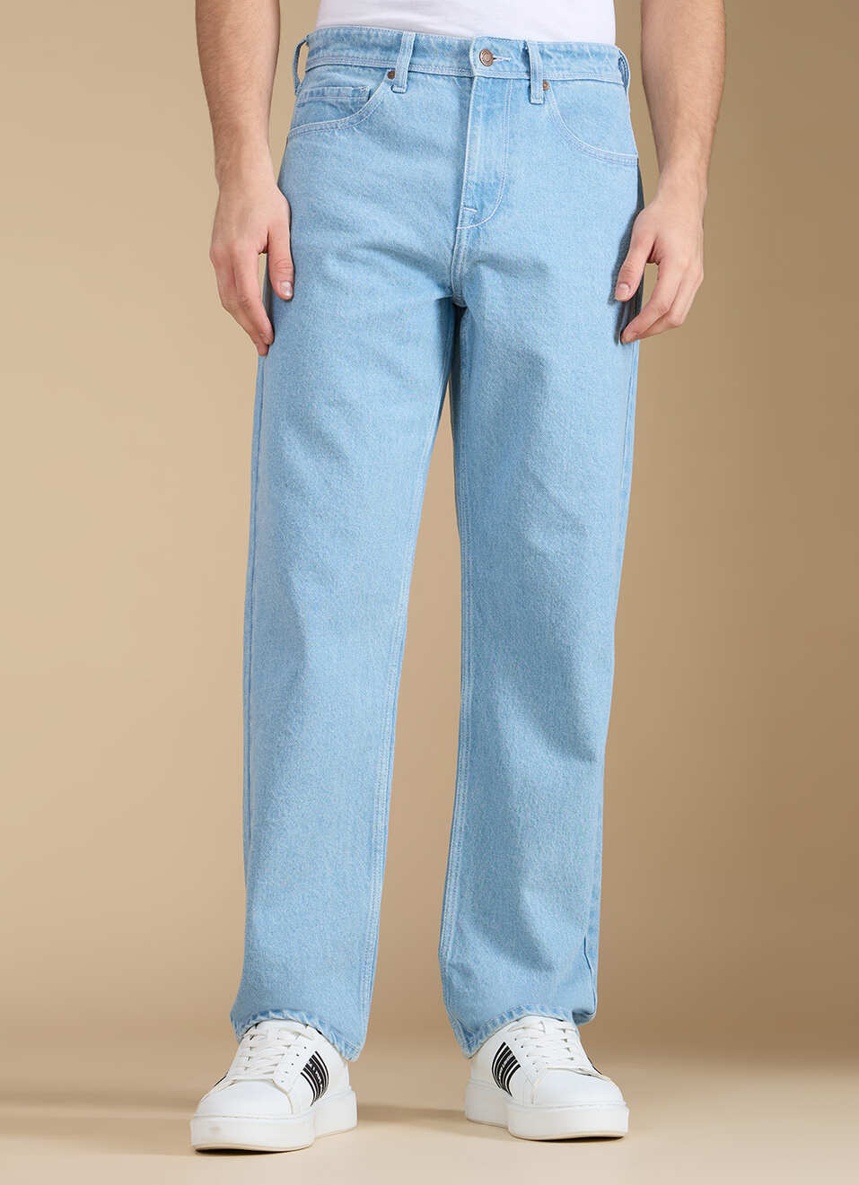 Men Light Blue Mid Rise Relaxed Fit Jeans, , large image number 1