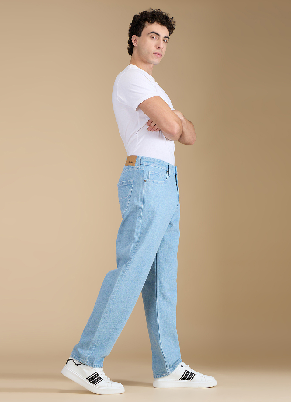 Men Light Blue Mid Rise Relaxed Fit Jeans, , large image number 6