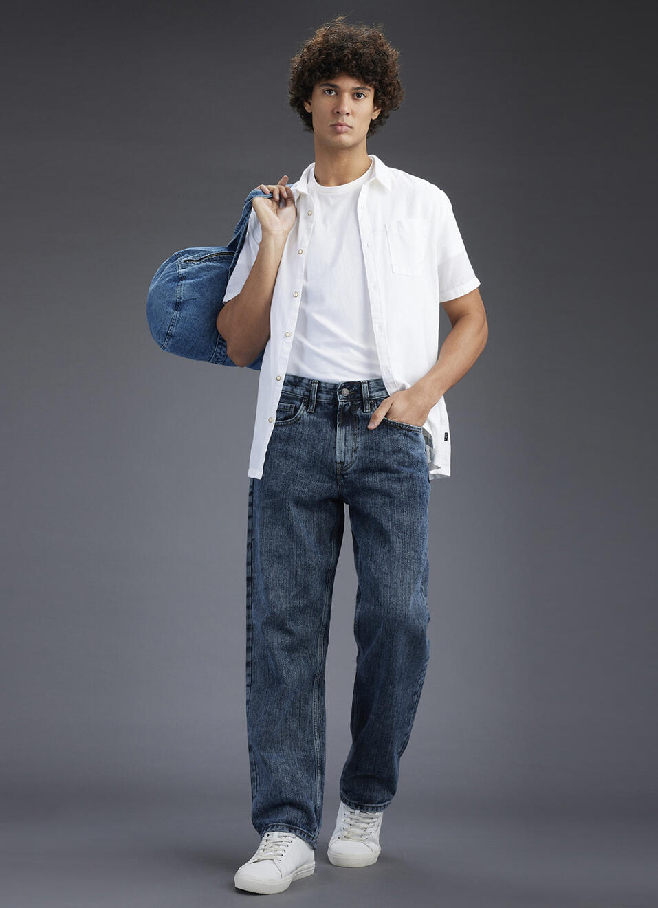 Men Blue Light Used Relaxed Fit Mid Rise Jeans, , large image number 1