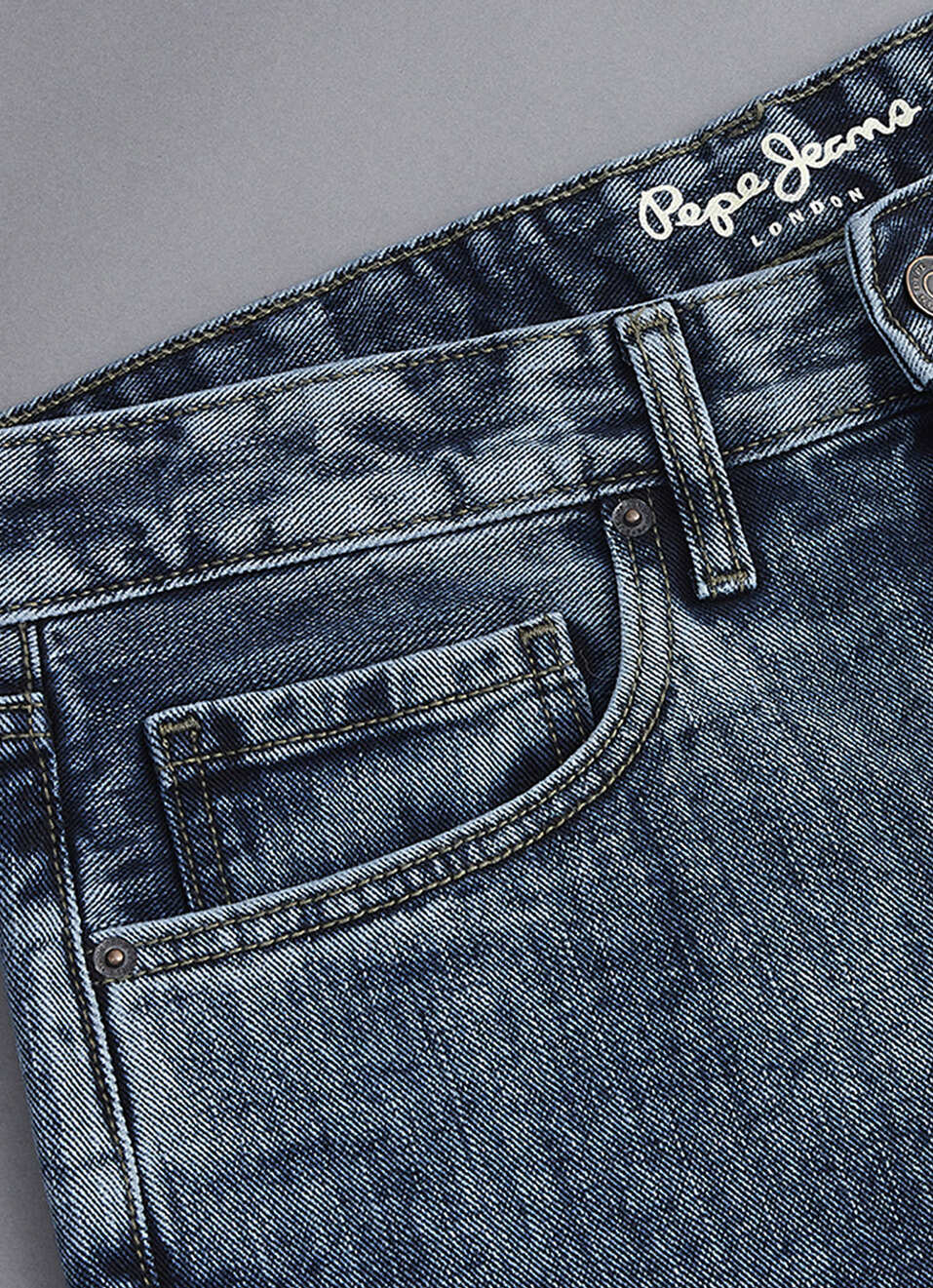 Men Blue Light Used Relaxed Fit Mid Rise Jeans, , large image number 5